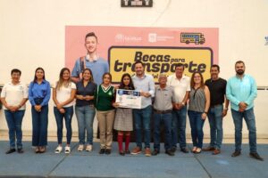 ENTREGA BECAS DE TRANSPORTE CALVILLO