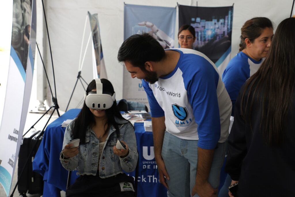 PRESENTAN PROYECTOS EN LA EXPO UNIVERSIDADES Y PREPAS, EN EL DEPORTIVO ACUARAMA DE JESÚS MARÍA