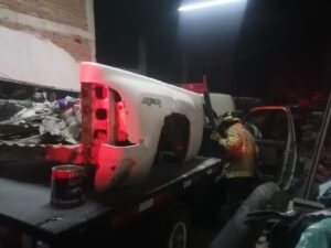 BOMBEROS DE MUNICIPIO DE AGUASCALIENTES SOFOCARON INCENDIO DE VEHICULO1