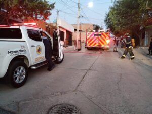 BOMBEROS DEL MUNICIPIO DE AGUASCALIENTES SOFOCARON INCENDIO DE CASA HABITACIÓN EN VNSA