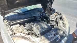 BOMBEROS DEL MUNICIPIO DE AGUASCALIENTES SOFOCARON INCENDIO DE VEHÍCULO