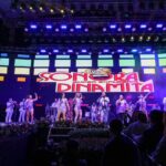 “LA SONORA DINAMITA ENCENDIÓ UNA NOCHE DE FIESTA TOTAL EN EL TEATRO DEL PUEBLO DE LA FNG 2025”