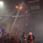 “INTENSO OPERATIVO DE BOMBEROS EVITA MAYORES DAÑOS TRAS INCENDIO EN CIUDAD INDUSTRIAL”