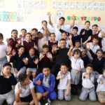 “DESDE LA PEQUEÑA COMUNIDAD DE CHARCO AZUL, EXISTE UN MAESTRO QUE TRANSFORMA EL FUTURO DE GENERACIONES ENTERAS DE NIÑAS Y NIÑOS”