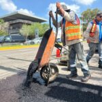 «14 CUADRILLAS REFUERZAN EL BACHEO EN AVENIDAS, BULEVARES Y COLONIAS DE AGUASCALIENTES»