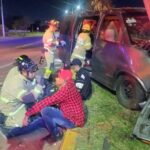 “BOMBEROS RESCATAN A CINCO PERSONAS ATRAPADAS EN UNA VAN TRAS CHOQUE EN OJOCALIENTE”