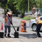 “CUADRILLAS DE BACHEO ATIENDEN SIN DESCANSO AVENIDAS Y COLONIAS DE AGUASCALIENTES”